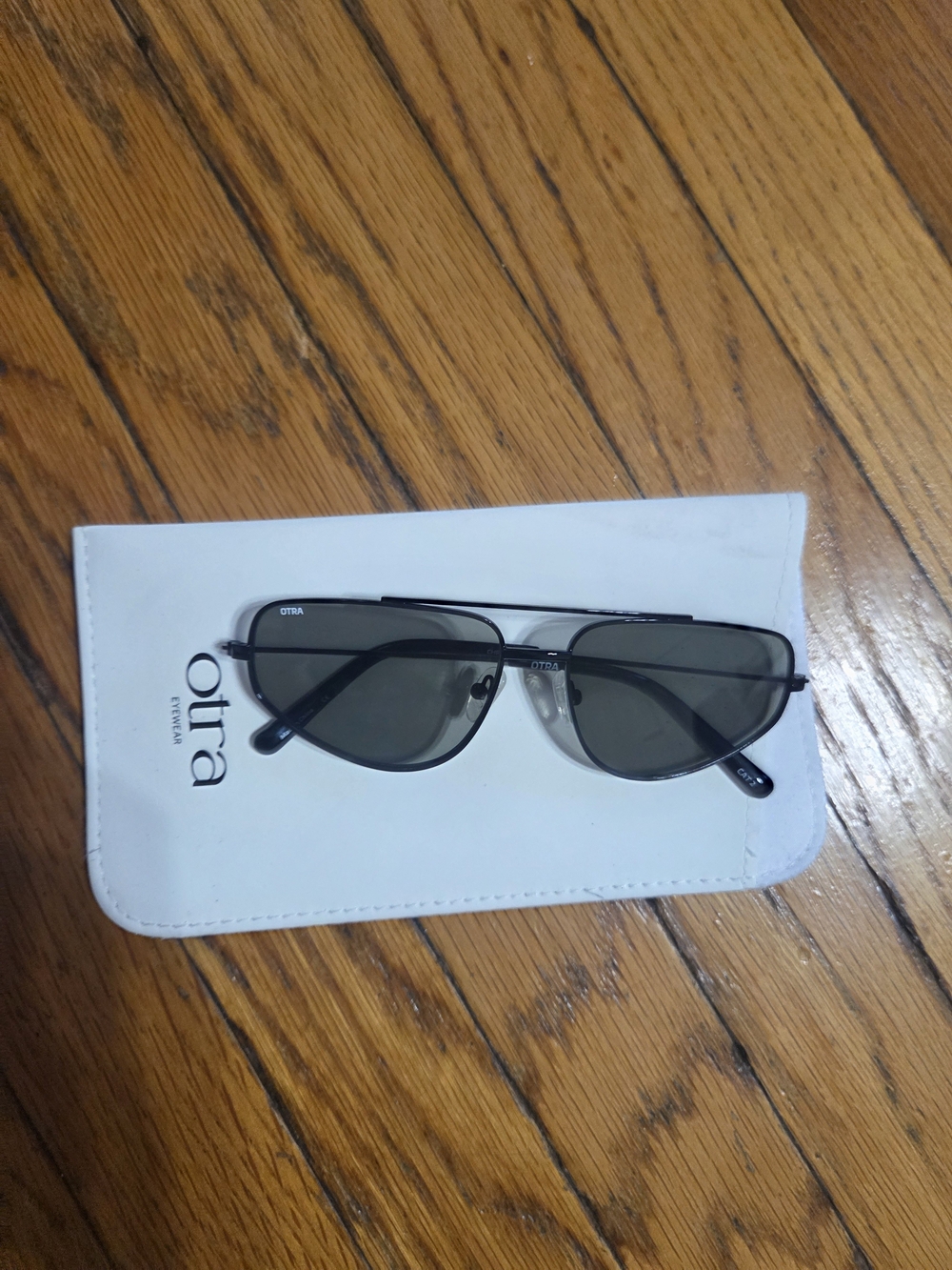 Black Aviator Sunglasses Case Included